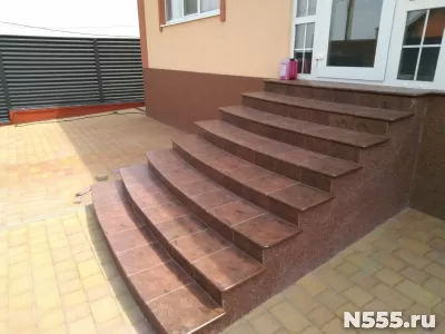 Отделка цоколя декоративной штукатуркой - мраморная крошка