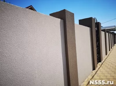 Отделка забора декоративной штукатуркой